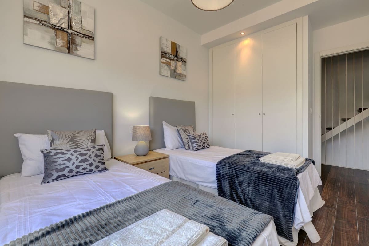 4 quarto Casa em Banda para venda em Manilva com piscina garagem - 495 000 € (Ref: 9838238)