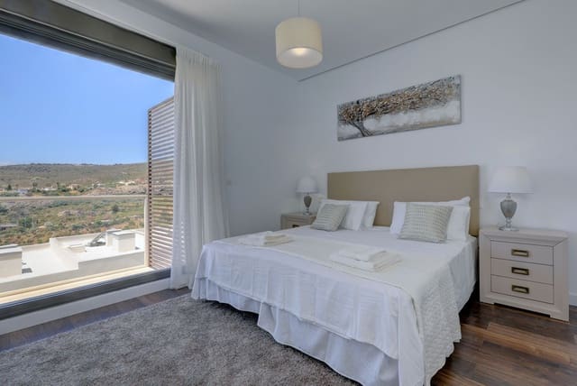 4 quarto Casa em Banda para venda em Manilva com piscina garagem - 495 000 € (Ref: 9838238)