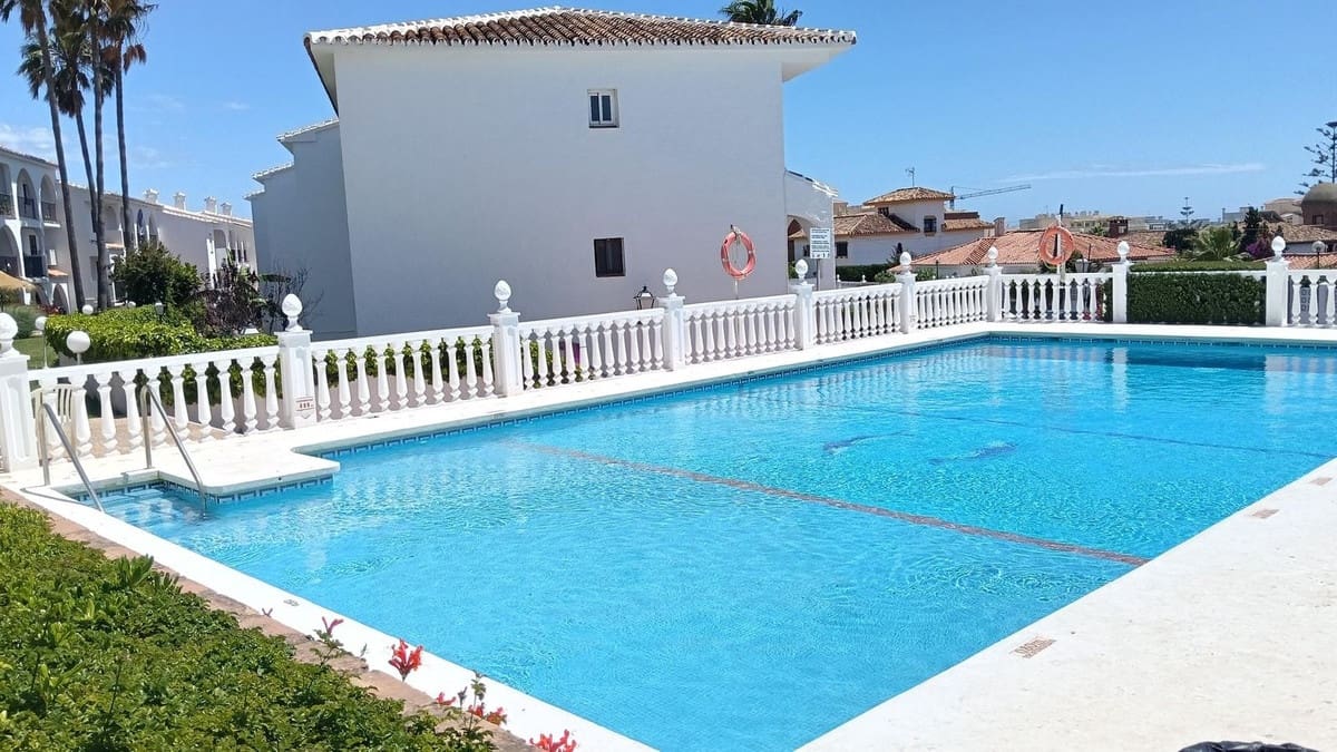 2 bedroom Apartment for sale in Mijas Costa with pool garage - € 325,000 (Ref: 9838247)