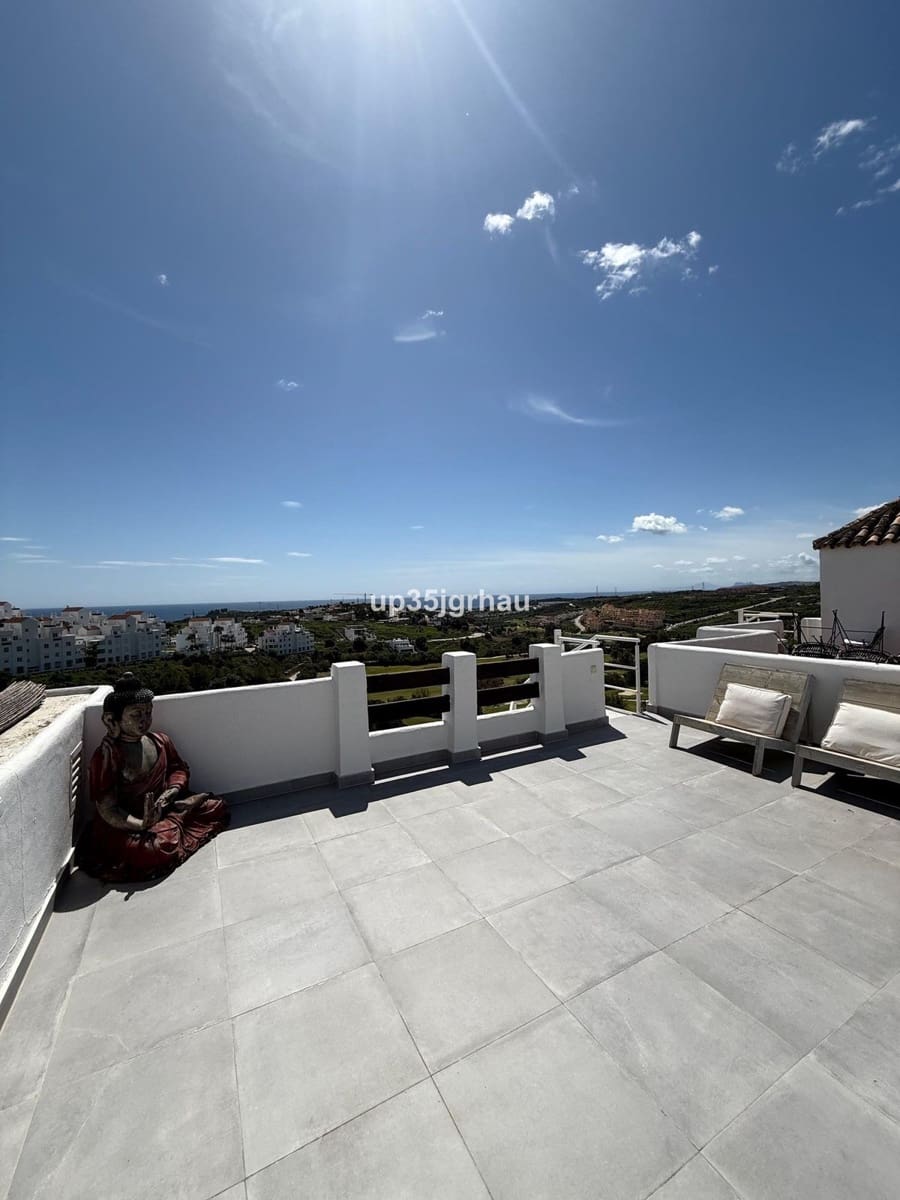 2 soverom Penthouse til salgs i Estepona med svømmebasseng garasje - € 330 000 (Ref: 9847793)