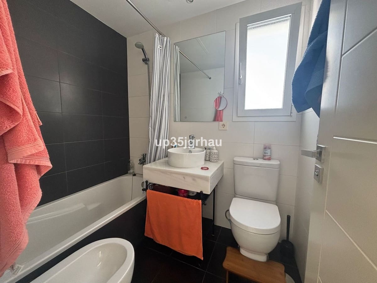 2 soverom Penthouse til salgs i Estepona med svømmebasseng garasje - € 330 000 (Ref: 9847793)