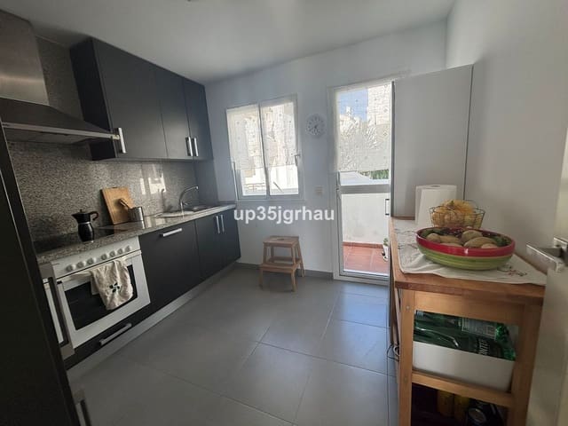 2 soverom Penthouse til salgs i Estepona med svømmebasseng garasje - € 330 000 (Ref: 9847793)