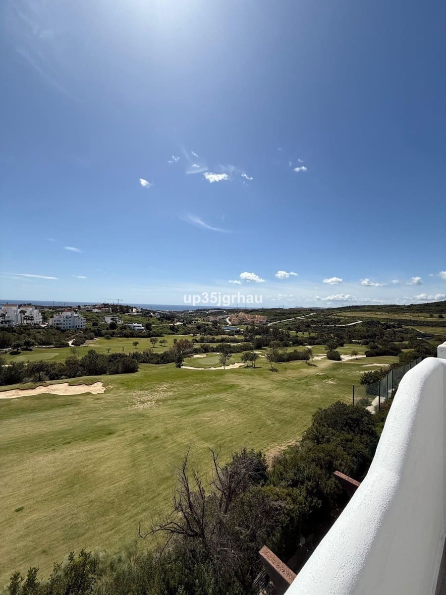 2 soverom Penthouse til salgs i Estepona med svømmebasseng garasje - € 330 000 (Ref: 9847793)
