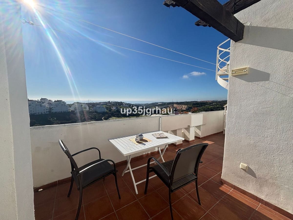 2 soverom Penthouse til salgs i Estepona med svømmebasseng garasje - € 330 000 (Ref: 9847793)