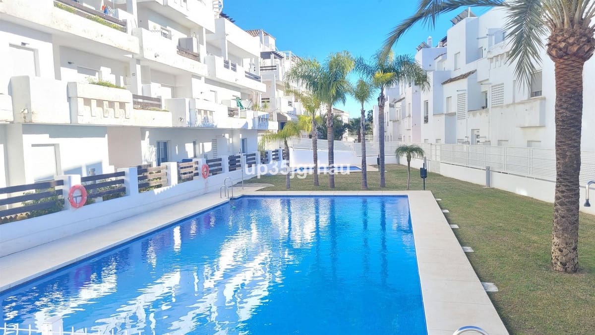 2 soverom Penthouse til salgs i Estepona med svømmebasseng garasje - € 330 000 (Ref: 9847793)