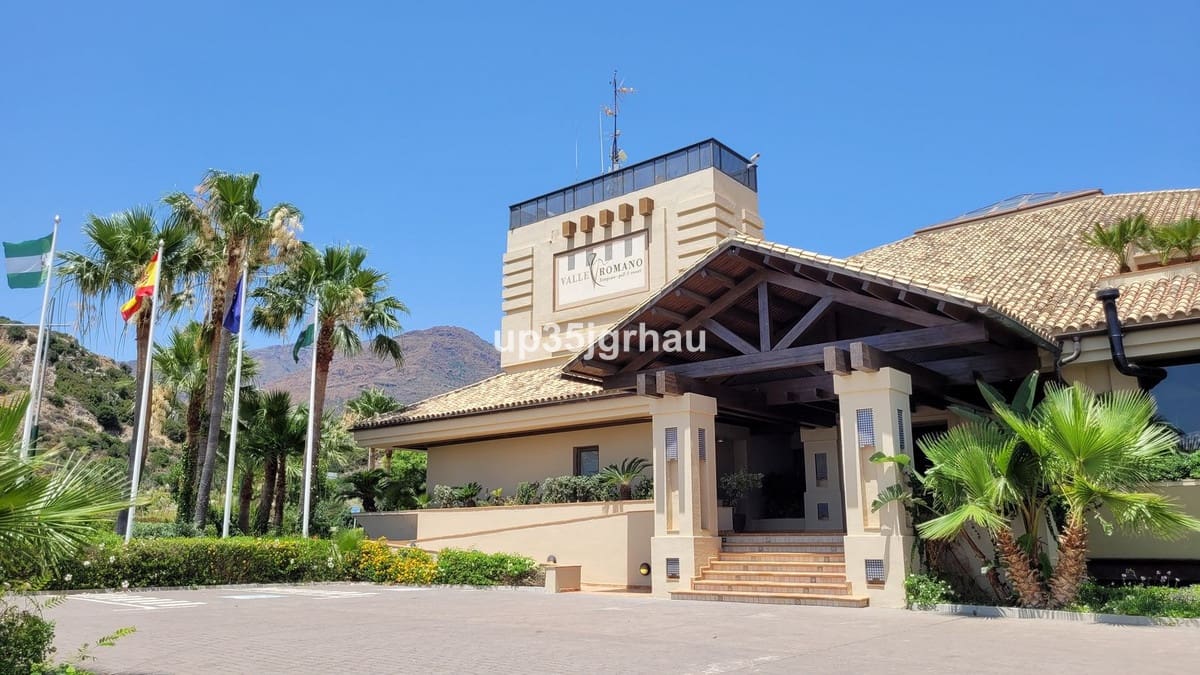 2 soverom Penthouse til salgs i Estepona med svømmebasseng garasje - € 330 000 (Ref: 9847793)