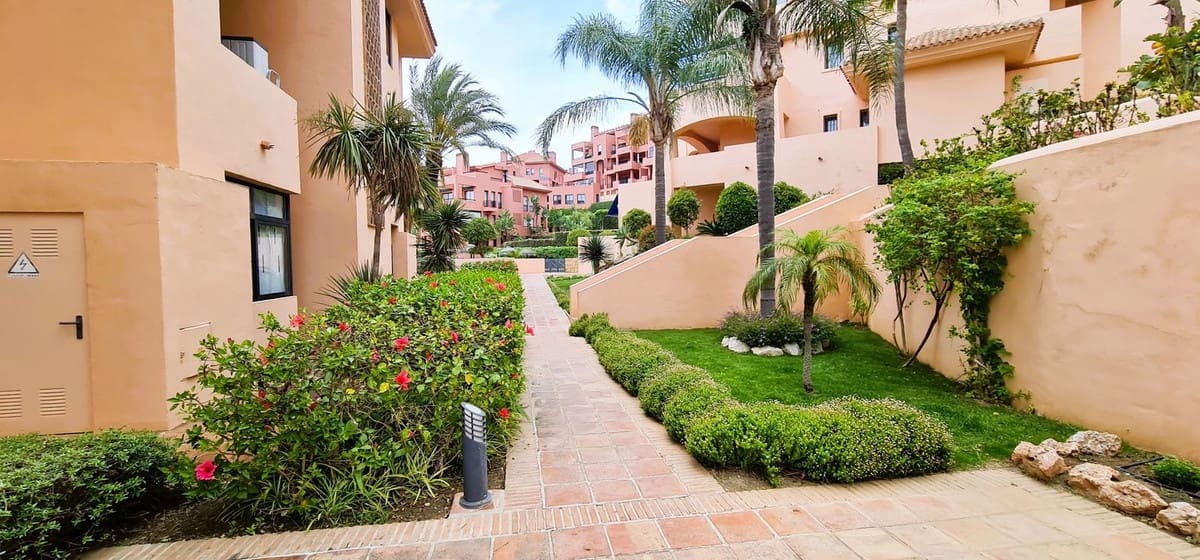 2 bedroom Apartment for sale in Calahonda with pool garage - € 330,000 (Ref: 9847794)