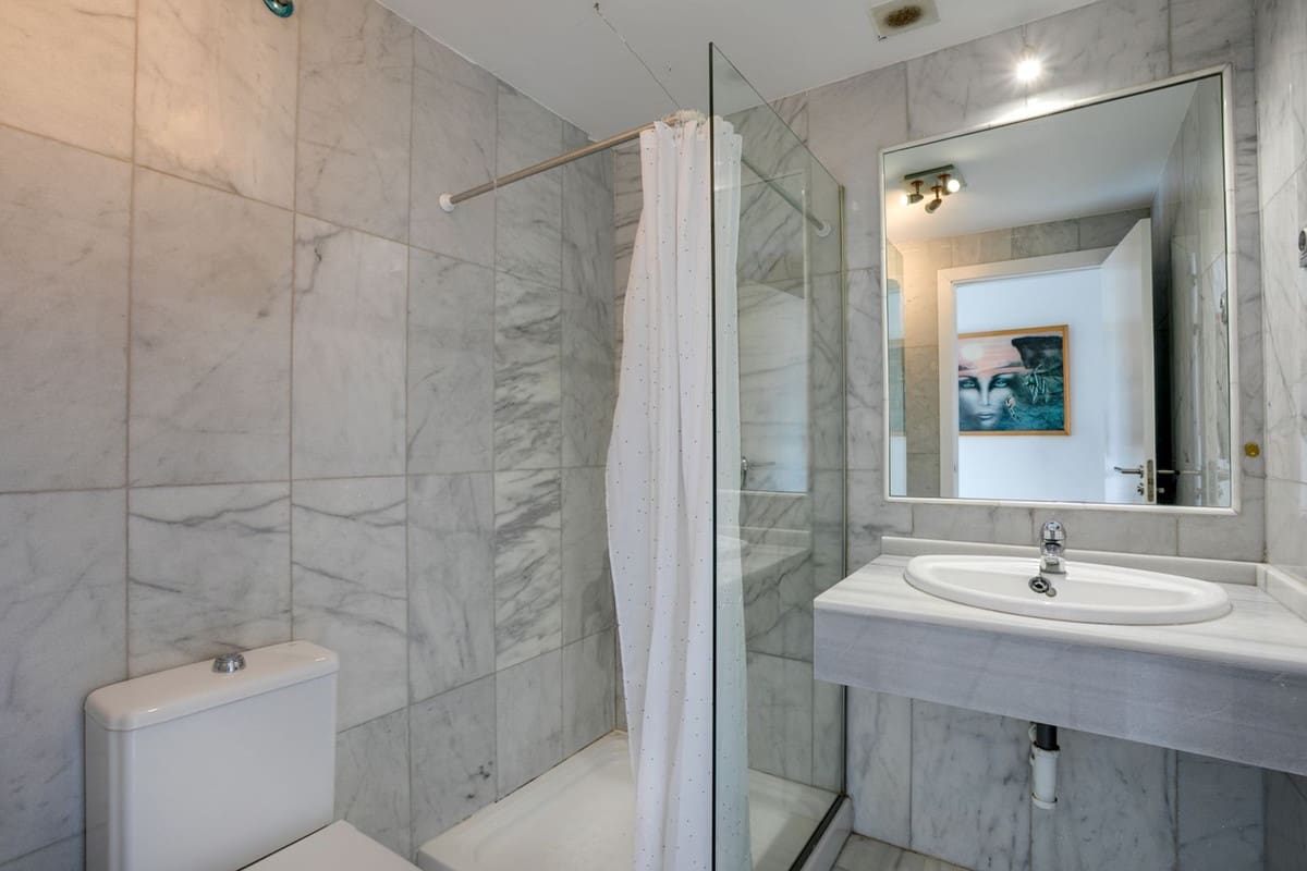 2 sypialnia Apartament na sprzedaż w Benahavis z basenem garażem - 330 000 € (Ref: 9847798)