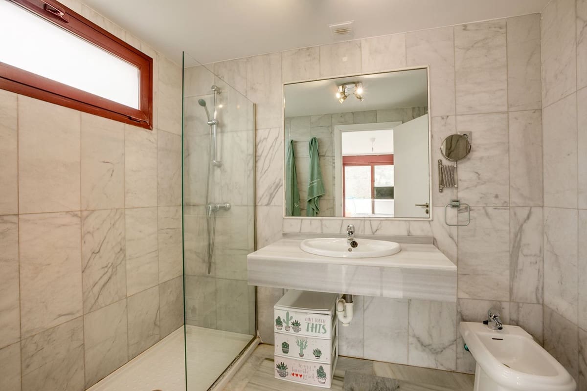 2 sypialnia Apartament na sprzedaż w Benahavis z basenem garażem - 330 000 € (Ref: 9847798)
