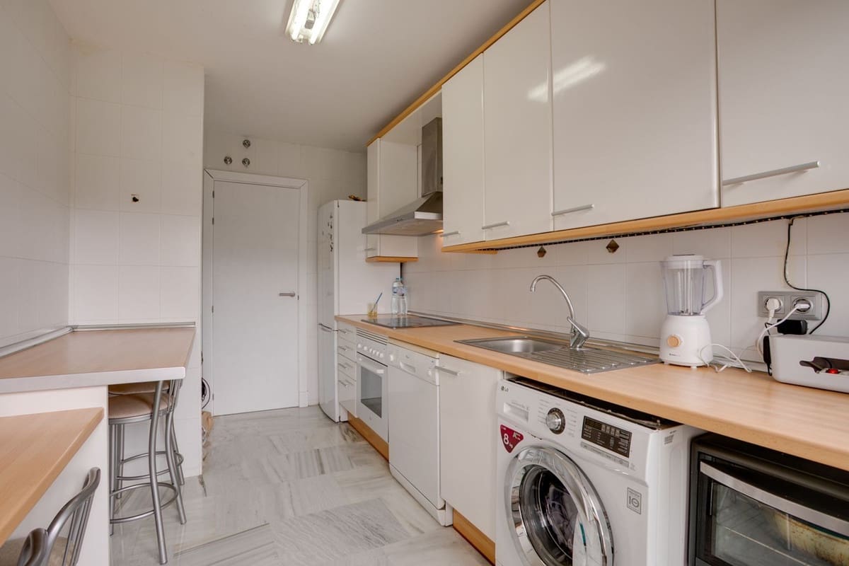 2 sypialnia Apartament na sprzedaż w Benahavis z basenem garażem - 330 000 € (Ref: 9847798)