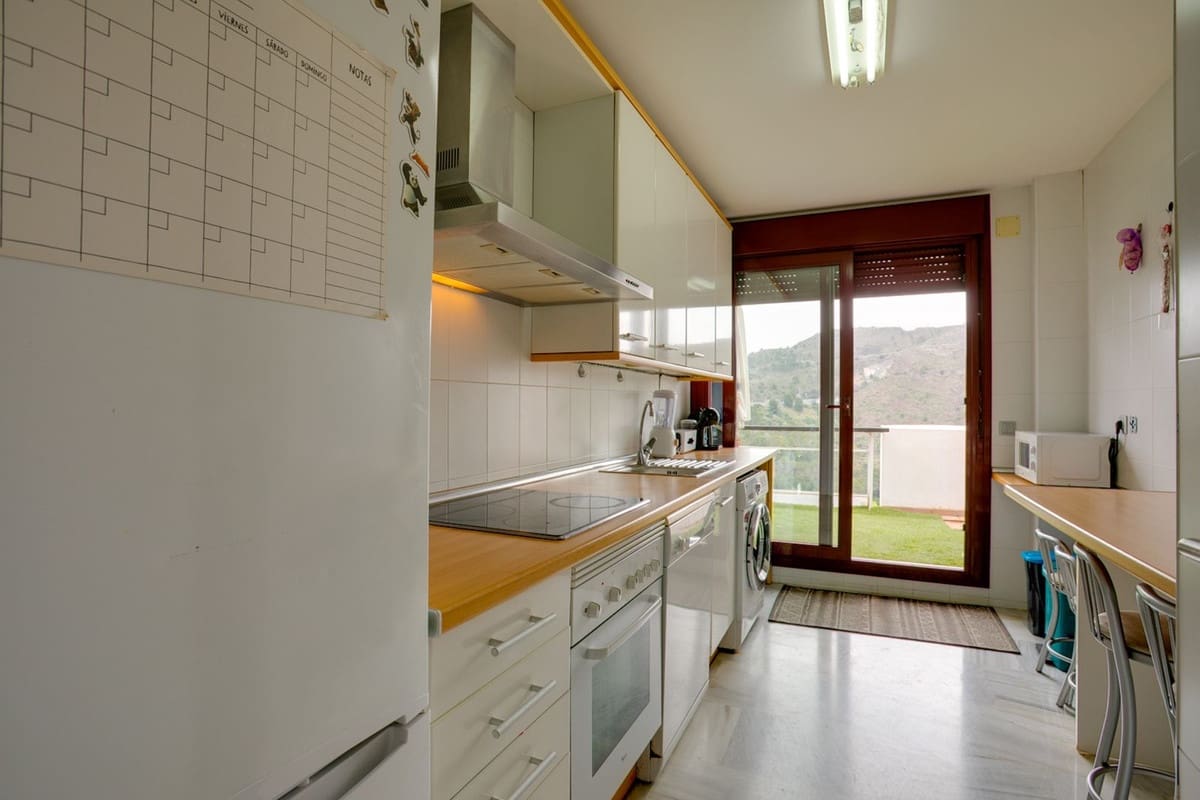 2 sypialnia Apartament na sprzedaż w Benahavis z basenem garażem - 330 000 € (Ref: 9847798)