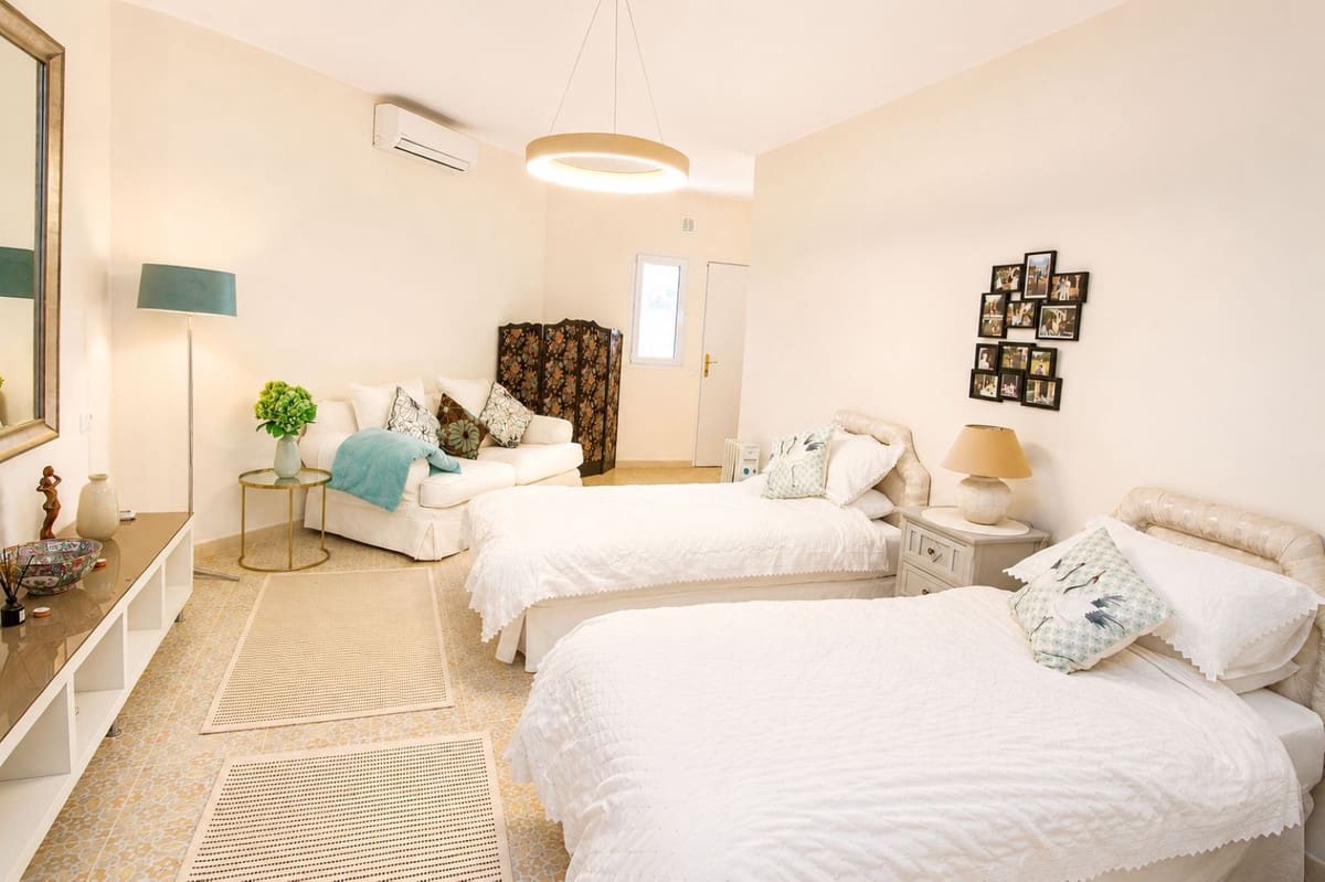 Chalet de 6 habitaciones en La Sierrezuela en venta con piscina garaje - 1.475.000 € (Ref: 9847801)