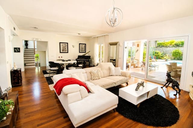 Chalet de 6 habitaciones en La Sierrezuela, Mijas en venta con piscina garaje - 1.475.000 € (Ref: 9847801)