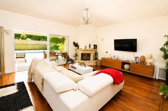 Chalet de 6 habitaciones en La Sierrezuela, Mijas en venta con piscina garaje - 1.475.000 € (Ref: 9847801)