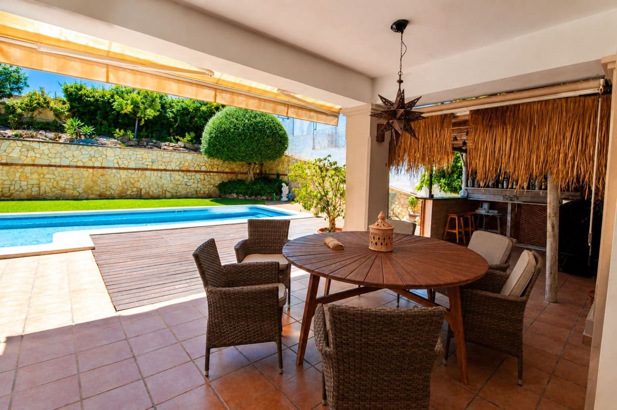 Chalet de 6 habitaciones en La Sierrezuela en venta con piscina garaje - 1.475.000 € (Ref: 9847801)