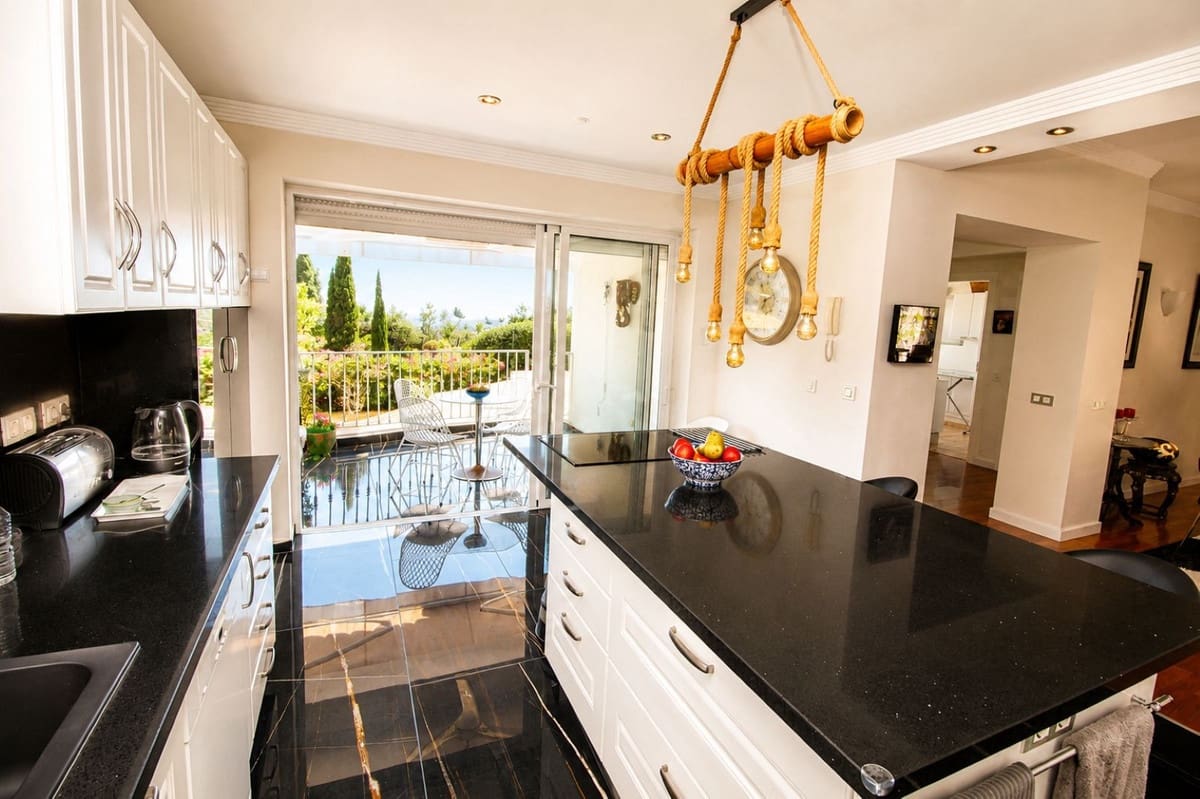 Chalet de 6 habitaciones en La Sierrezuela en venta con piscina garaje - 1.475.000 € (Ref: 9847801)