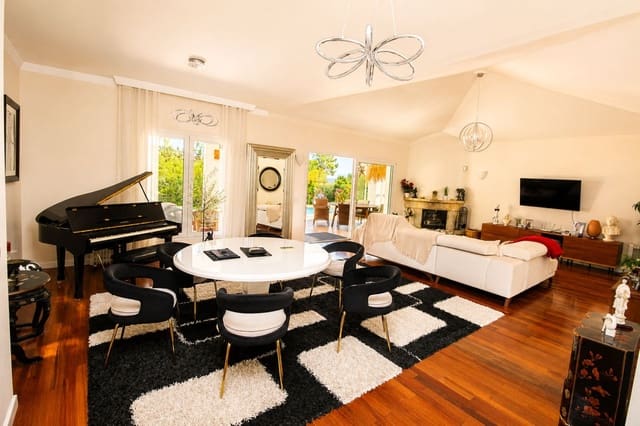Chalet de 6 habitaciones en La Sierrezuela, Mijas en venta con piscina garaje - 1.475.000 € (Ref: 9847801)