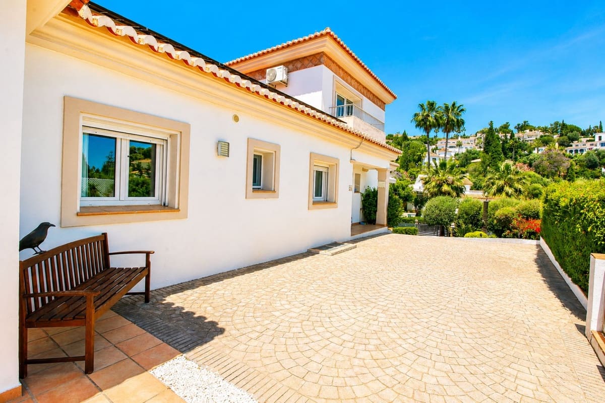Chalet de 6 habitaciones en La Sierrezuela en venta con piscina garaje - 1.475.000 € (Ref: 9847801)