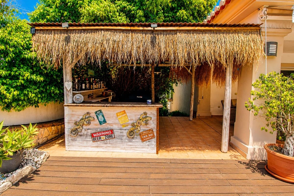 Chalet de 6 habitaciones en La Sierrezuela en venta con piscina garaje - 1.475.000 € (Ref: 9847801)