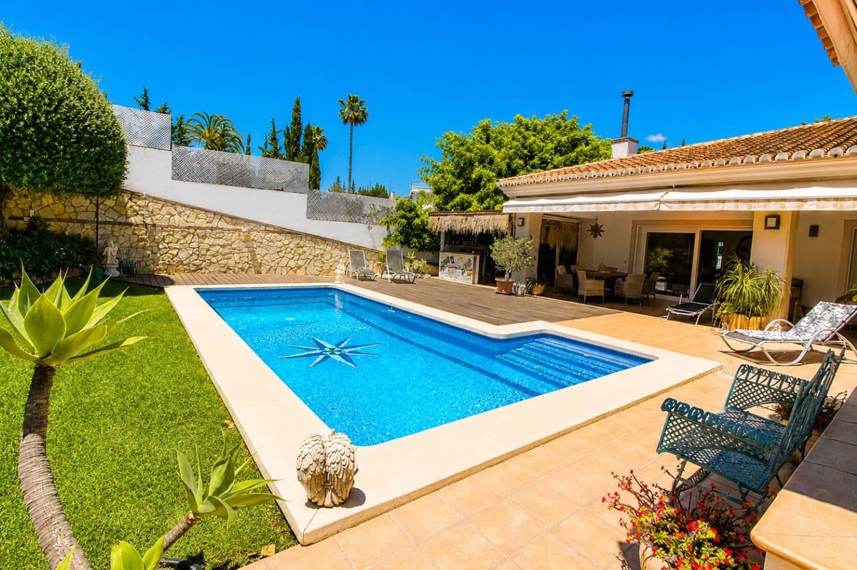 Chalet de 6 habitaciones en La Sierrezuela en venta con piscina garaje - 1.475.000 € (Ref: 9847801)