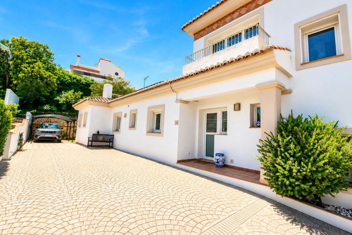 Chalet de 6 habitaciones en La Sierrezuela en venta con piscina garaje - 1.475.000 € (Ref: 9847801)