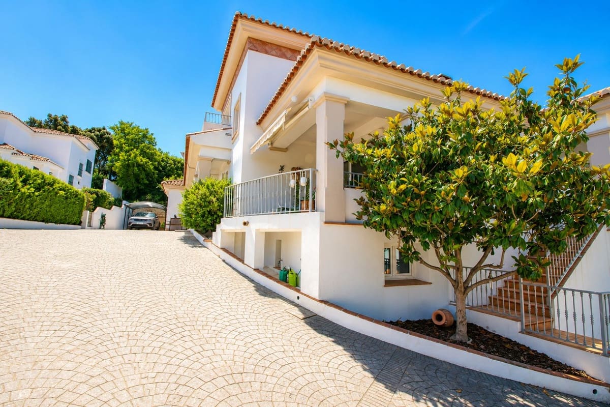 Chalet de 6 habitaciones en La Sierrezuela en venta con piscina garaje - 1.475.000 € (Ref: 9847801)
