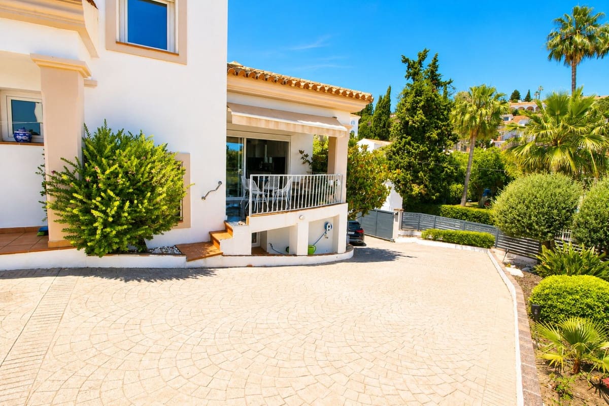 Chalet de 6 habitaciones en La Sierrezuela en venta con piscina garaje - 1.475.000 € (Ref: 9847801)
