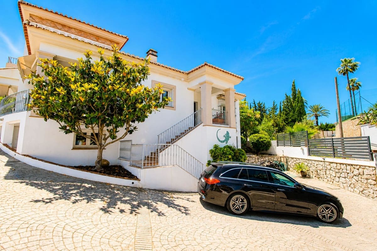 Chalet de 6 habitaciones en La Sierrezuela en venta con piscina garaje - 1.475.000 € (Ref: 9847801)