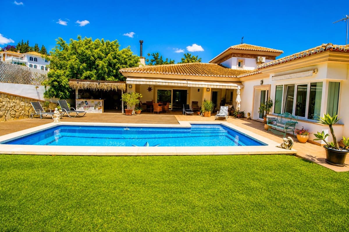 Chalet de 6 habitaciones en La Sierrezuela en venta con piscina garaje - 1.475.000 € (Ref: 9847801)