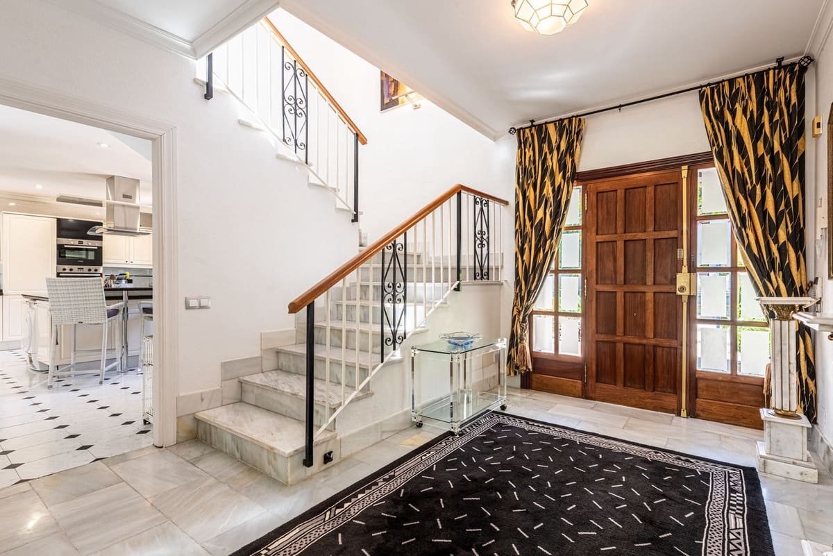 3 quarto Moradia para venda em Nueva Andalucia com piscina garagem - 2 900 000 € (Ref: 9847802)