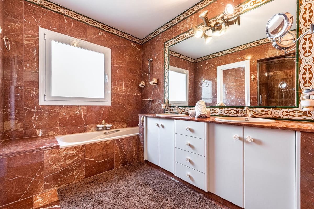 3 quarto Moradia para venda em Nueva Andalucia com piscina garagem - 2 900 000 € (Ref: 9847802)