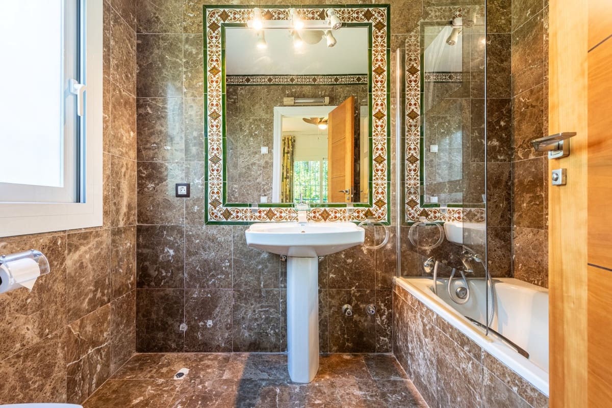 3 quarto Moradia para venda em Nueva Andalucia com piscina garagem - 2 900 000 € (Ref: 9847802)