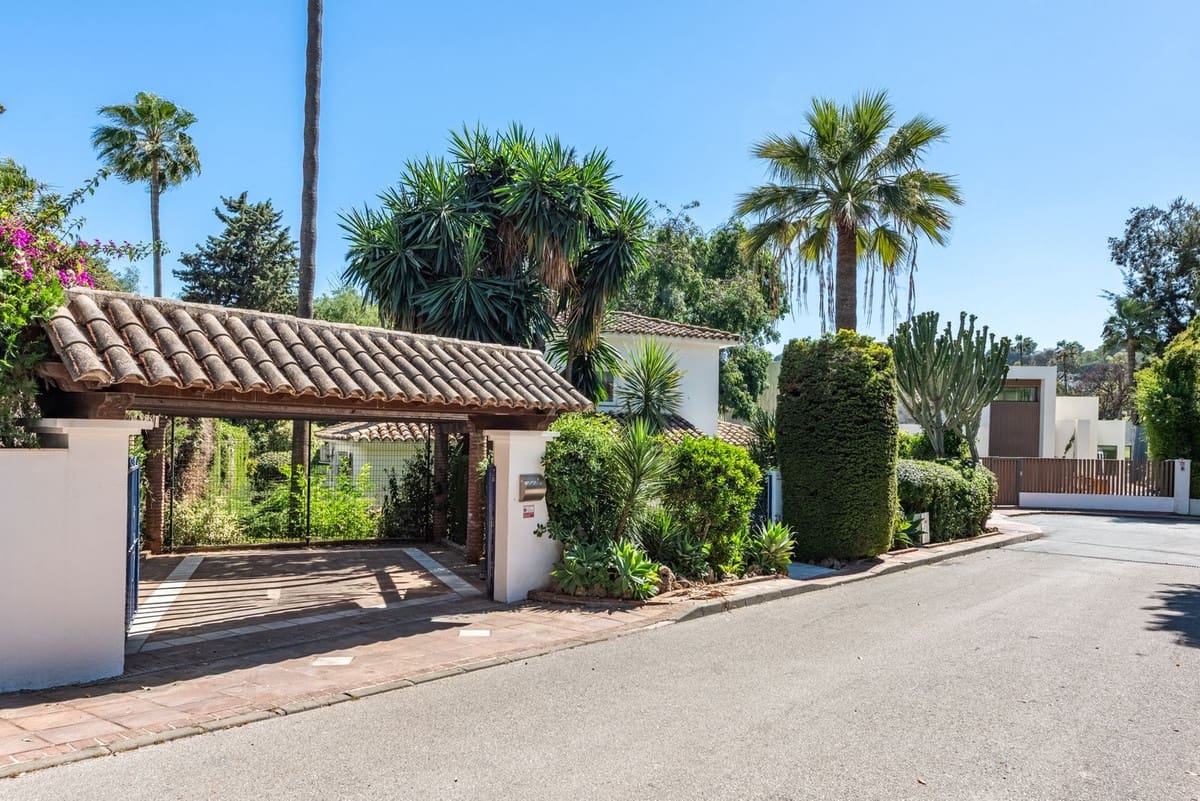 3 quarto Moradia para venda em Nueva Andalucia com piscina garagem - 2 900 000 € (Ref: 9847802)