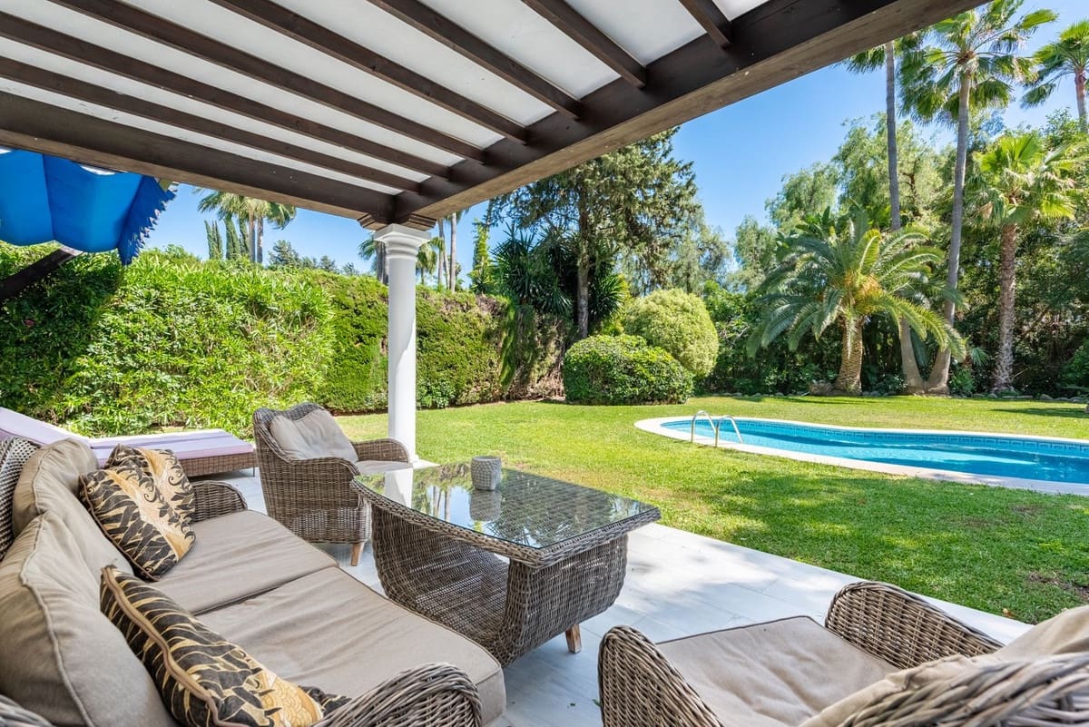 3 quarto Moradia para venda em Nueva Andalucia com piscina garagem - 2 900 000 € (Ref: 9847802)