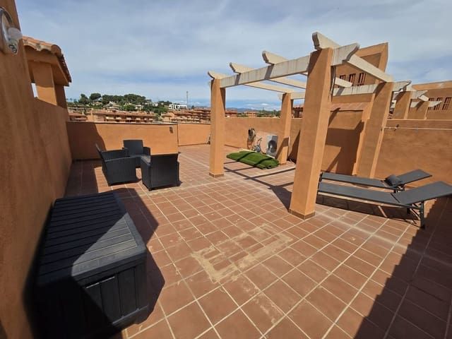 2 slaapkamer Penthouse te koop in La Reserva, Marbella met zwembad garage - € 410.000 (Ref: 9847883)