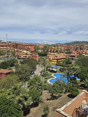 2 slaapkamer Penthouse te koop in La Reserva, Marbella met zwembad garage - € 410.000 (Ref: 9847883)