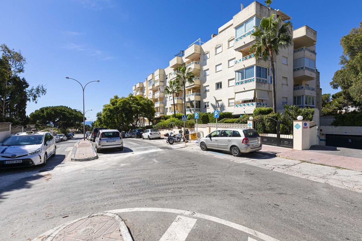 3 bedroom Penthouse for sale in Costabella with pool - € 430,000 (Ref: 9847932)