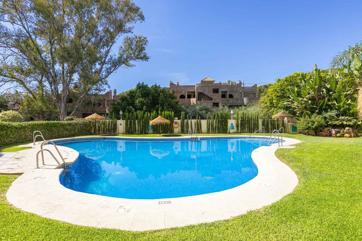 3 bedroom Penthouse for sale in Costabella with pool - € 430,000 (Ref: 9847932)