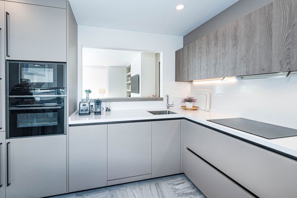 2 soverom Penthouse til salgs i Marbella med svømmebasseng garasje - € 1 160 000 (Ref: 9848046)