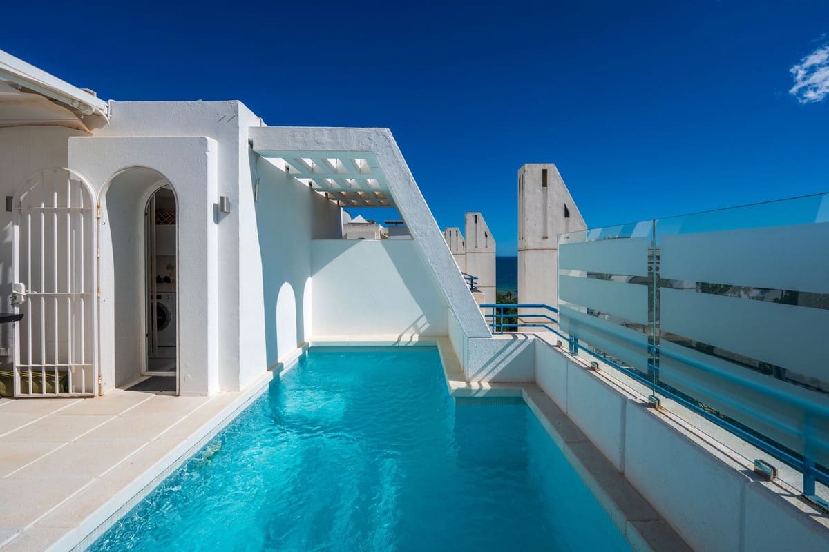 2 soverom Penthouse til salgs i Marbella med svømmebasseng garasje - € 1 160 000 (Ref: 9848046)