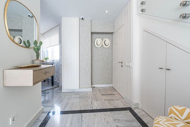 Ático de 2 habitaciones en Marbella Centro, Marbella en venta con piscina garaje - 1.160.000 € (Ref: 9848046)