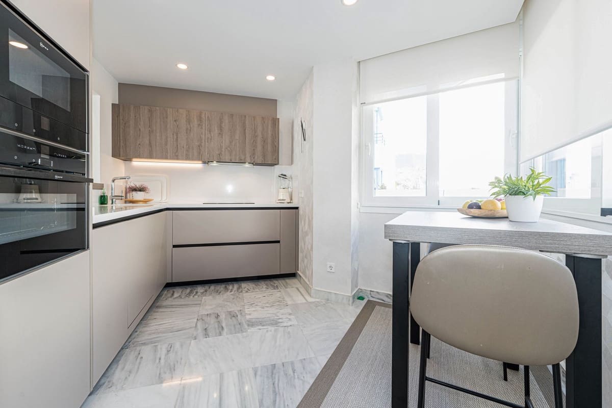 2 soverom Penthouse til salgs i Marbella med svømmebasseng garasje - € 1 160 000 (Ref: 9848046)
