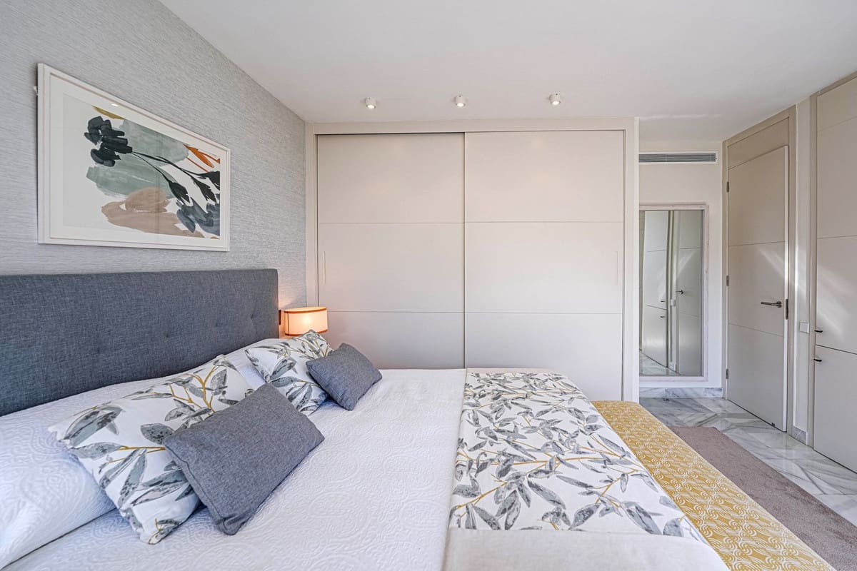 2 soverom Penthouse til salgs i Marbella med svømmebasseng garasje - € 1 160 000 (Ref: 9848046)