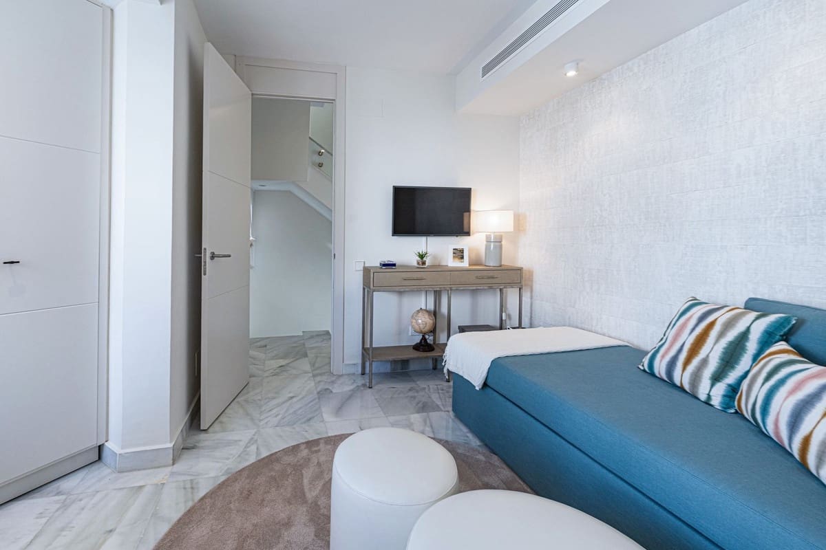 2 soverom Penthouse til salgs i Marbella med svømmebasseng garasje - € 1 160 000 (Ref: 9848046)