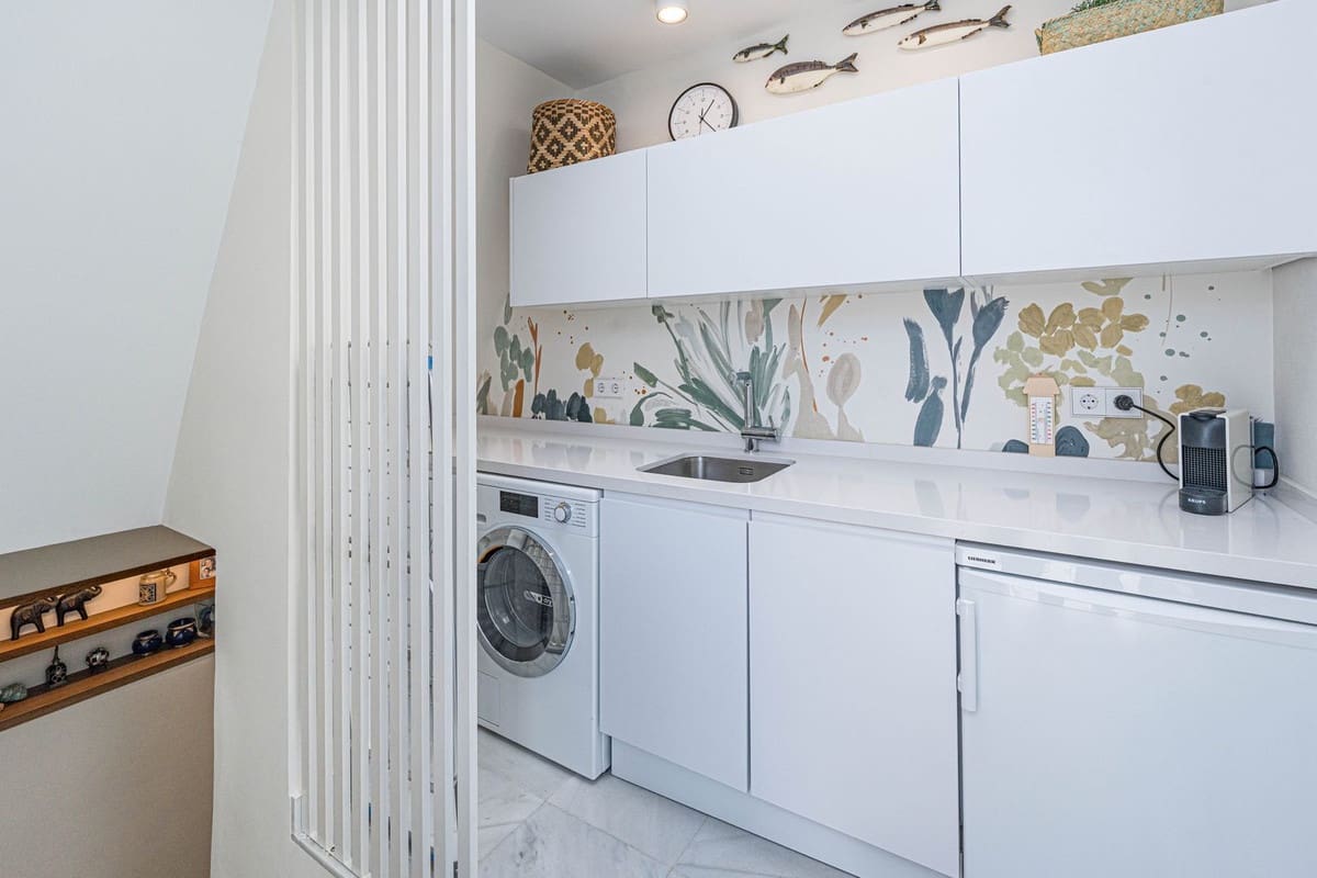 2 soverom Penthouse til salgs i Marbella med svømmebasseng garasje - € 1 160 000 (Ref: 9848046)
