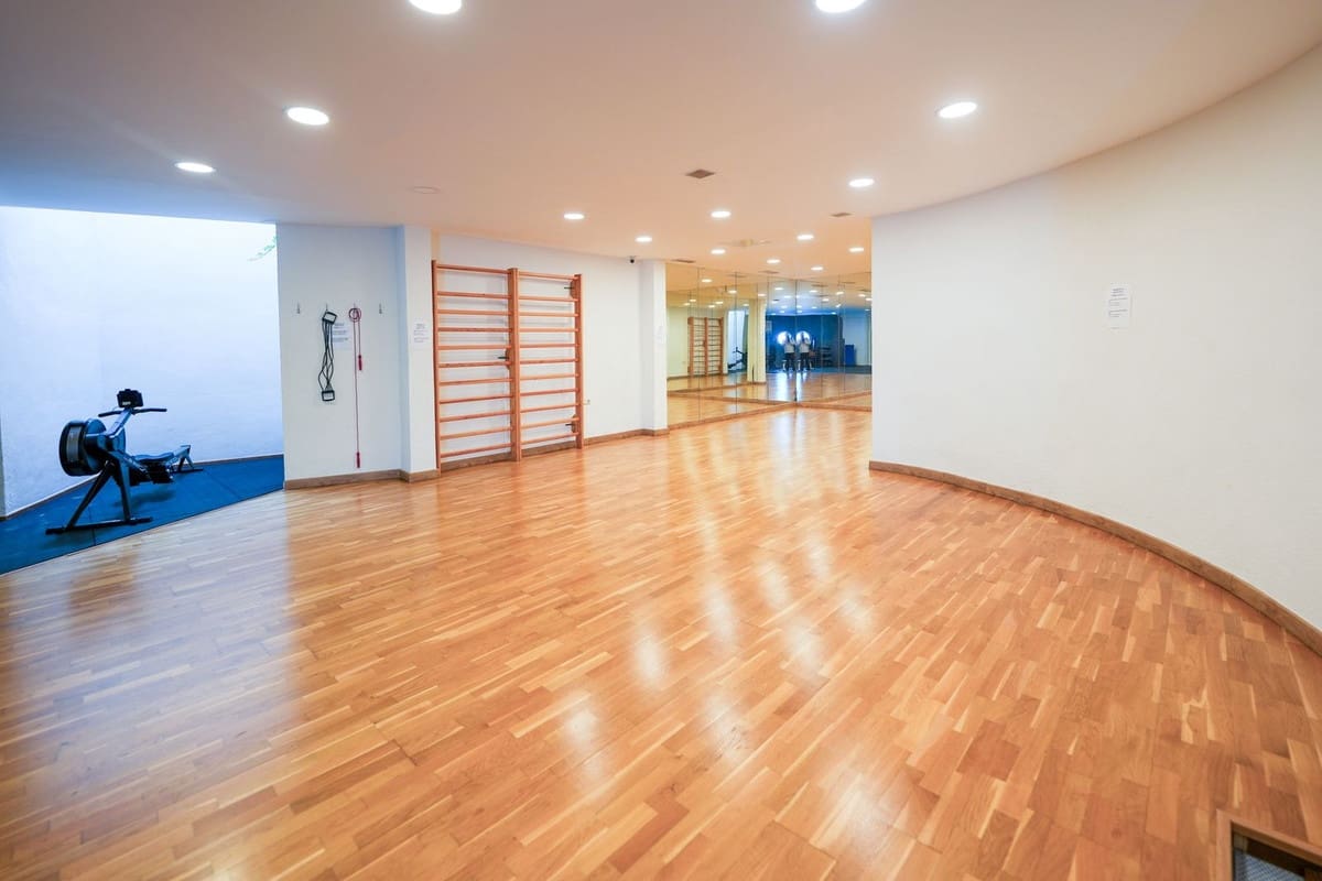 2 soverom Penthouse til salgs i Marbella med svømmebasseng garasje - € 1 160 000 (Ref: 9848046)