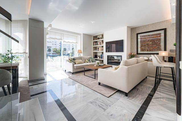 Ático de 2 habitaciones en Marbella Centro, Marbella en venta con piscina garaje - 1.160.000 € (Ref: 9848046)