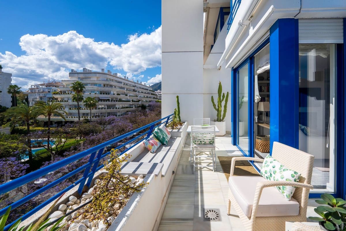 2 soverom Penthouse til salgs i Marbella med svømmebasseng garasje - € 1 160 000 (Ref: 9848046)