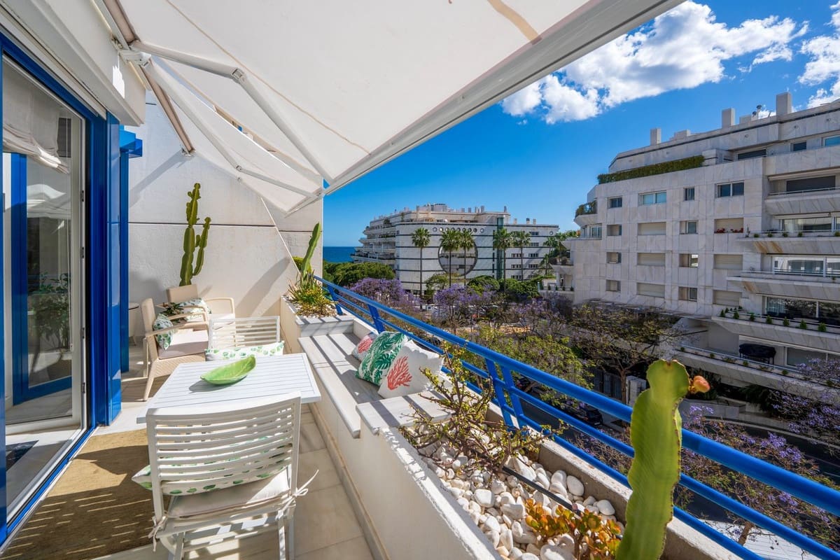 2 soverom Penthouse til salgs i Marbella med svømmebasseng garasje - € 1 160 000 (Ref: 9848046)