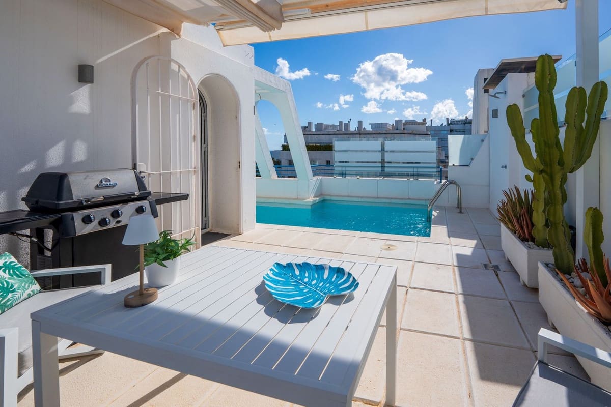2 soverom Penthouse til salgs i Marbella med svømmebasseng garasje - € 1 160 000 (Ref: 9848046)